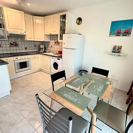 4 People Garden & Garage דירה