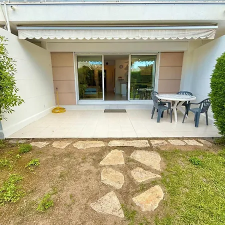 4 People Garden & Garage * ゴルフ・ジュアン